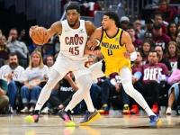 开云体育入口-美国篮球季后赛激战，各队士气高涨