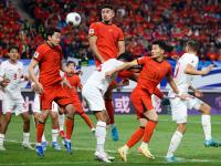 开云体育官网入口-包含国内足球赛事再度热烈展开，场面激烈的词条