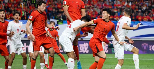 开云体育官网入口-包含国内足球赛事再度热烈展开，场面激烈的词条