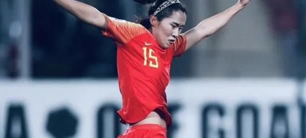 开云体育入口-劲爆挑战！职业女足队员不甘示弱