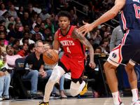 开云体育官方入口-火箭队在主场战胜太阳，进入连败