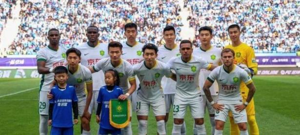 开云体育网页版登录入口-比赛中的激情战斗，球队士气高涨的简单介绍