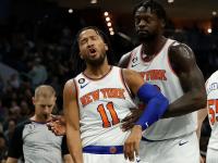 开云体育官网-尼克斯逆袭勇士，兰德尔成绝对领袖，带领全队杀退勇士