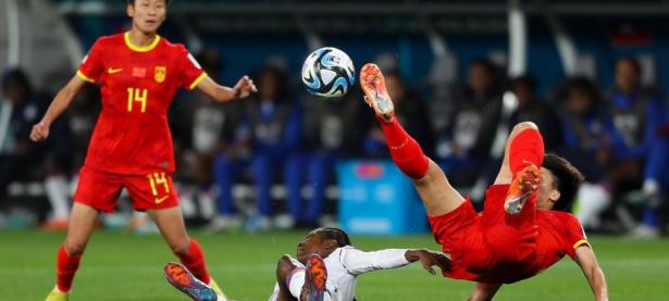 开云体育官网-顶尖女子足球队对决，赛场上的精彩绽放的简单介绍