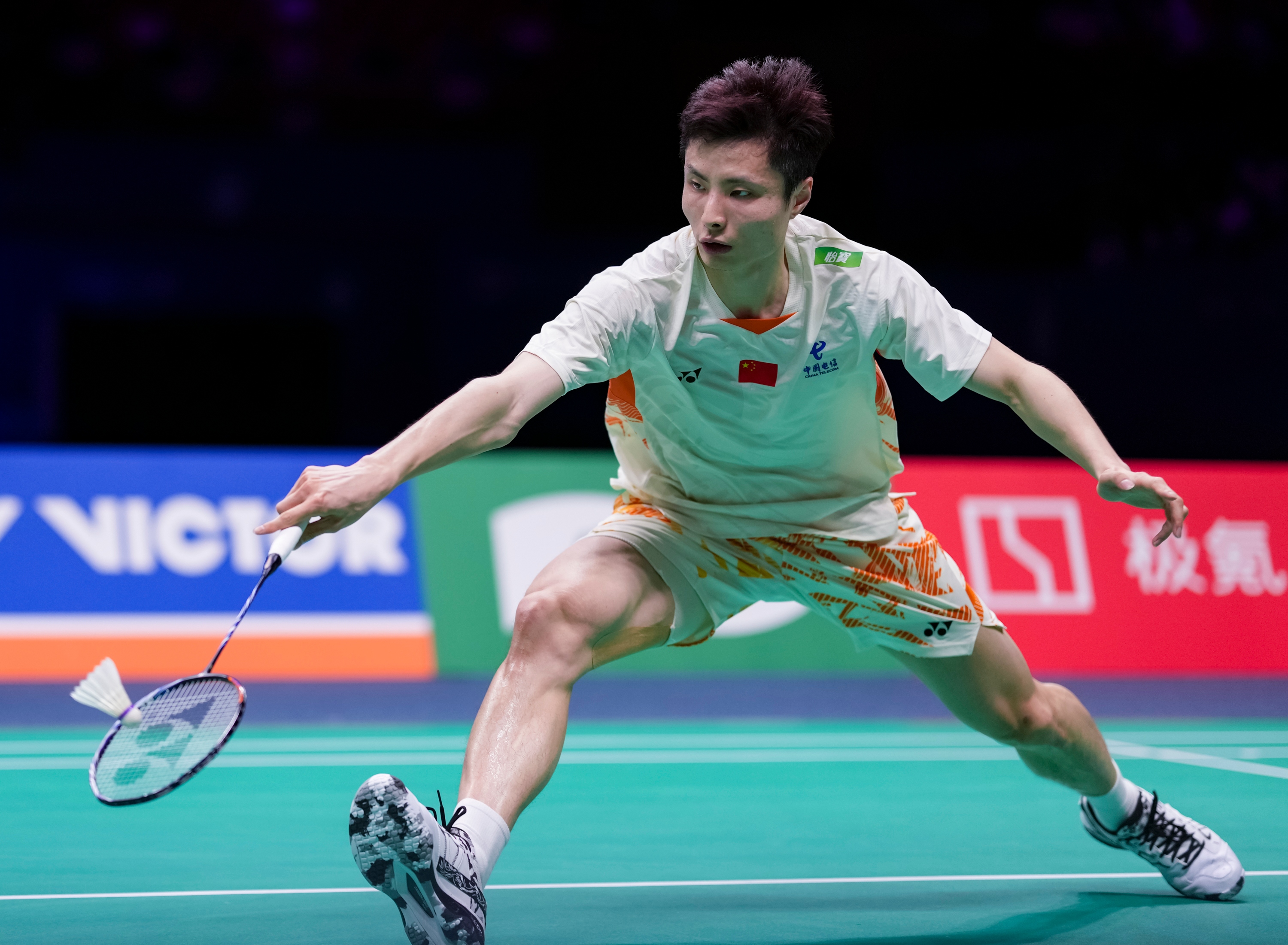 包含亚洲羽毛球锦标赛半决赛，中国选手晋级决赛的词条