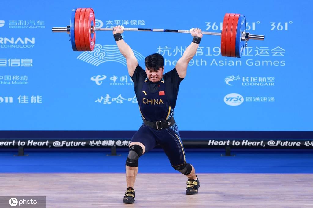 举重选手夺金势不可挡，实力惊人的简单介绍