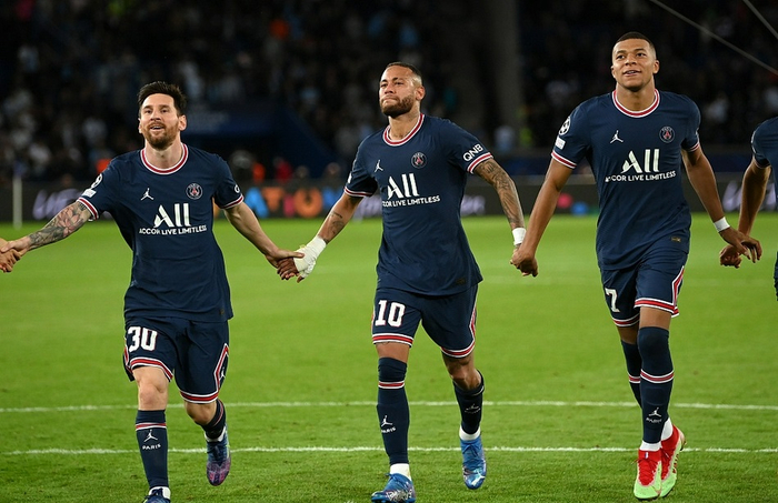 巴黎主场豪取胜利，领跑半决赛门票的简单介绍