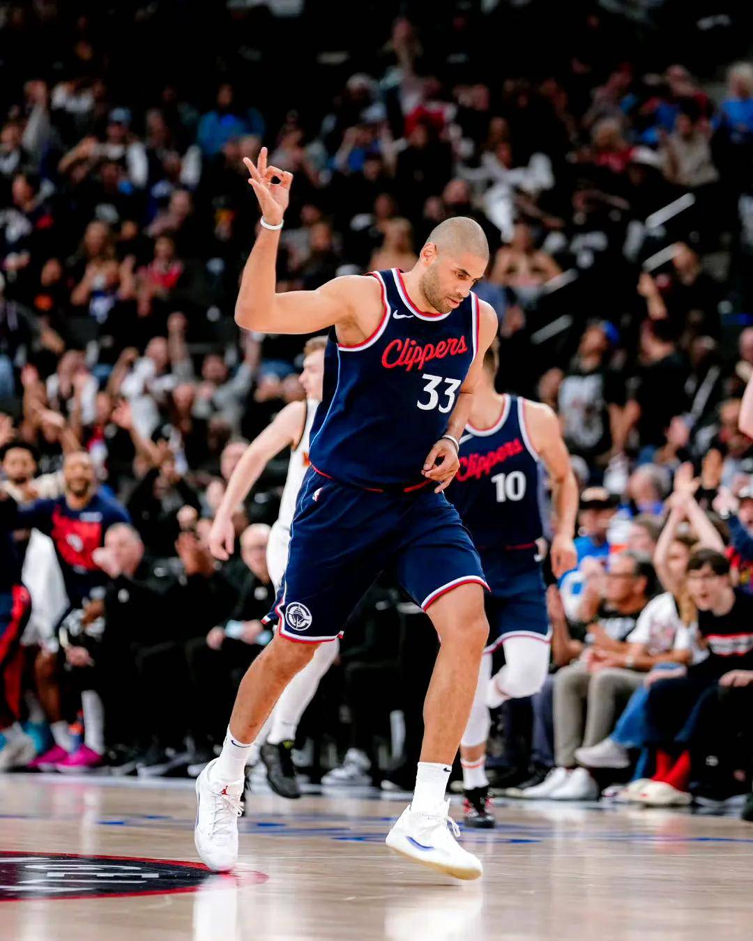 关于快船创下两项纪录，将他们的实力展现无遗的信息