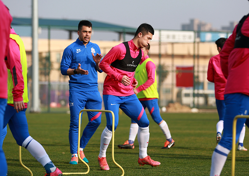 球队冬季训练备战新赛季,目标明确 球队冬季训练备战新赛季,目标明确