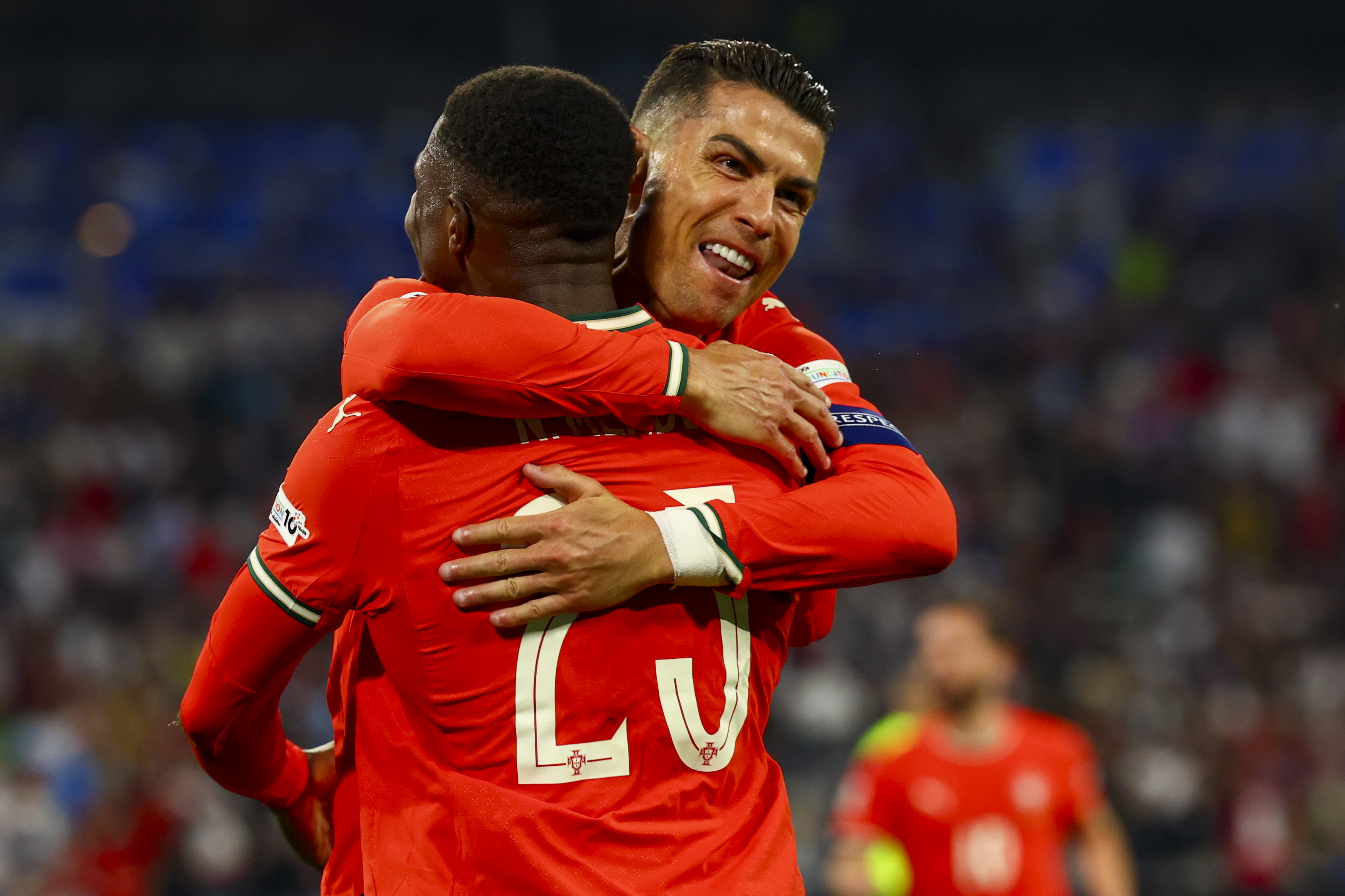 欧洲足坛实力对决，双方拼尽全力的简单介绍