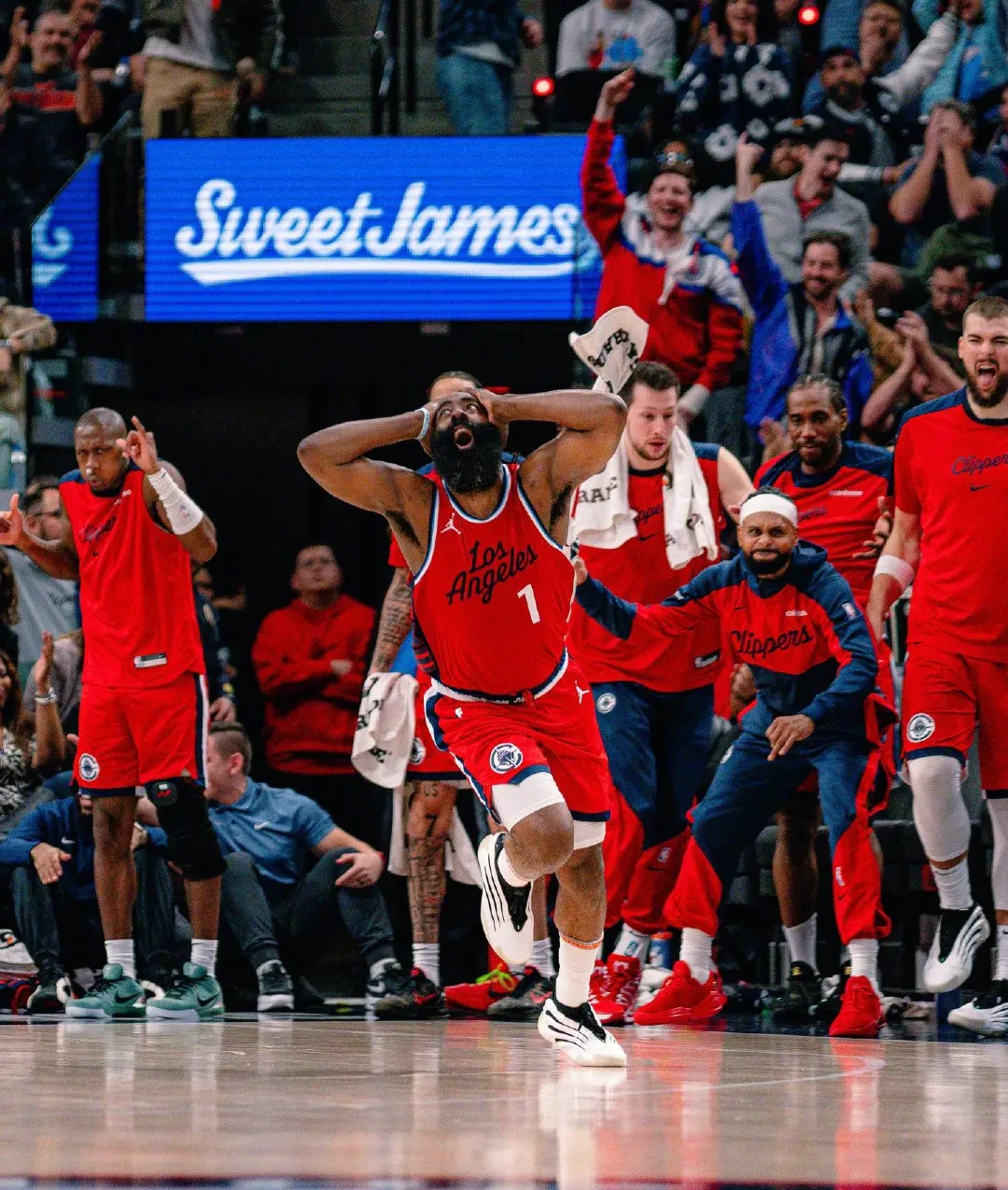 快船主场大胜，引领西部局势